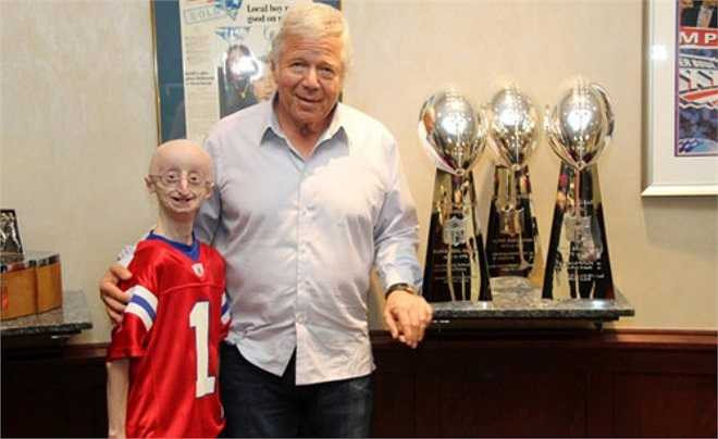 Sự ra đi đột ngột của Sam đã để lại những nỗi buồn sâu sắc không chỉ cho gia đình của cậu, mà còn cho hàng triệu người, đặc biệt là những người đang ngày đêm đấu tranh với bệnh tật.