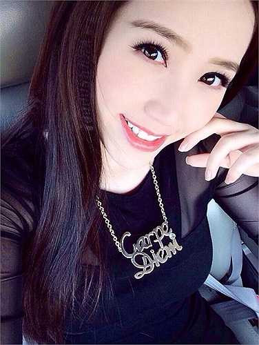 Bảo Thy khoe nhan sắc cận cảnh không tì vết.