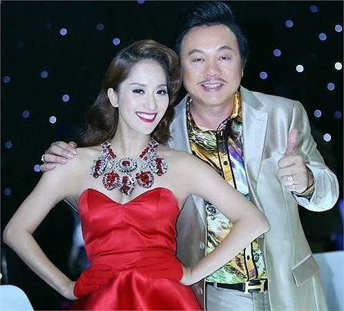 Jennifer Phạm dịu dàng trong tà áo dài.