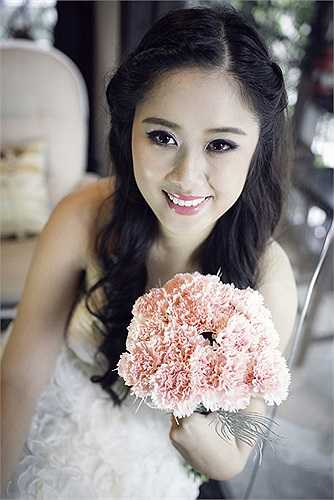 Nguyễn Ngô Hồng Châu là con gái đầu lòng của danh hài Hồng Vân. Cô nàng không chỉ sở hữu gương mặt ưa nhìn mà còn có chiều cao 'khủng': 1,79m.