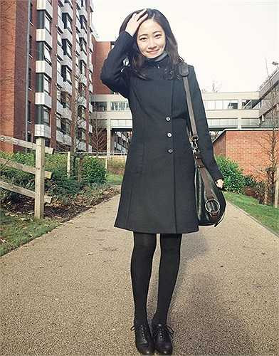 Cô tiến sĩ xinh đẹp hiện vẫn độc thân và tin vào duyên phận.