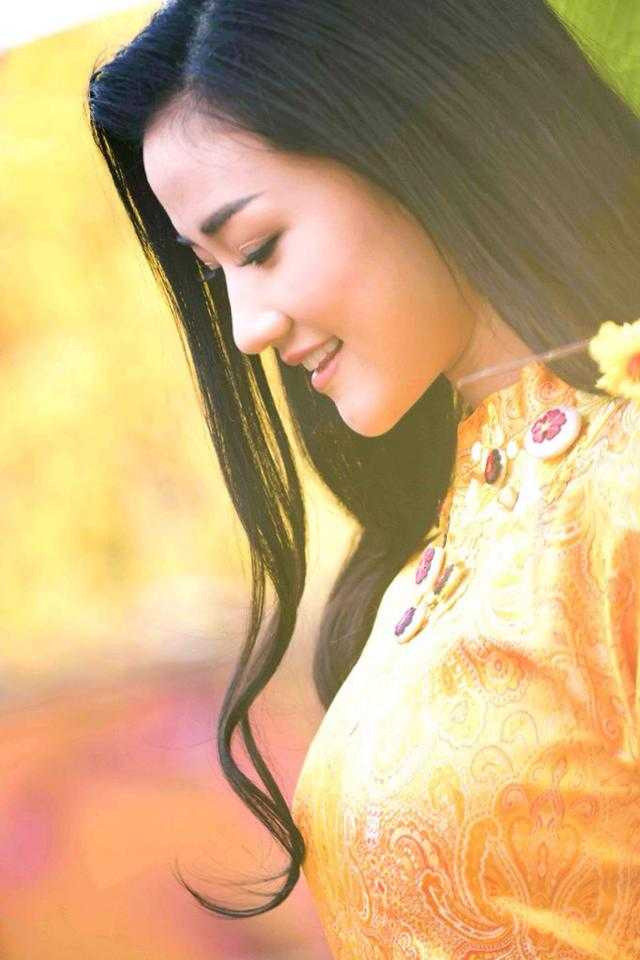 Tức mắt nhìn Phi Thanh Vân ham hố khoe dáng