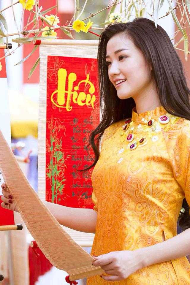 Tức mắt nhìn Phi Thanh Vân ham hố khoe dáng