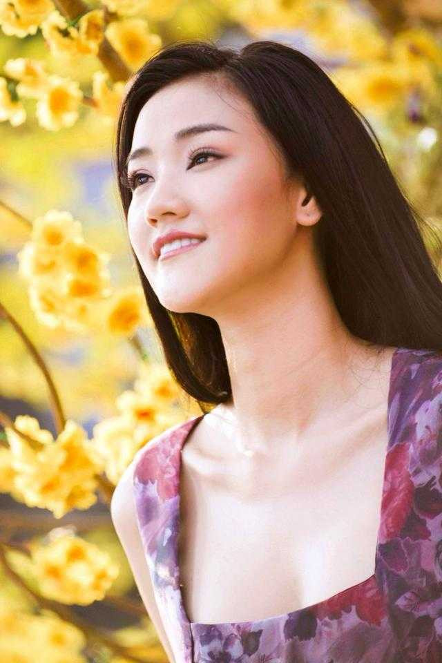 Tức mắt nhìn Phi Thanh Vân ham hố khoe dáng