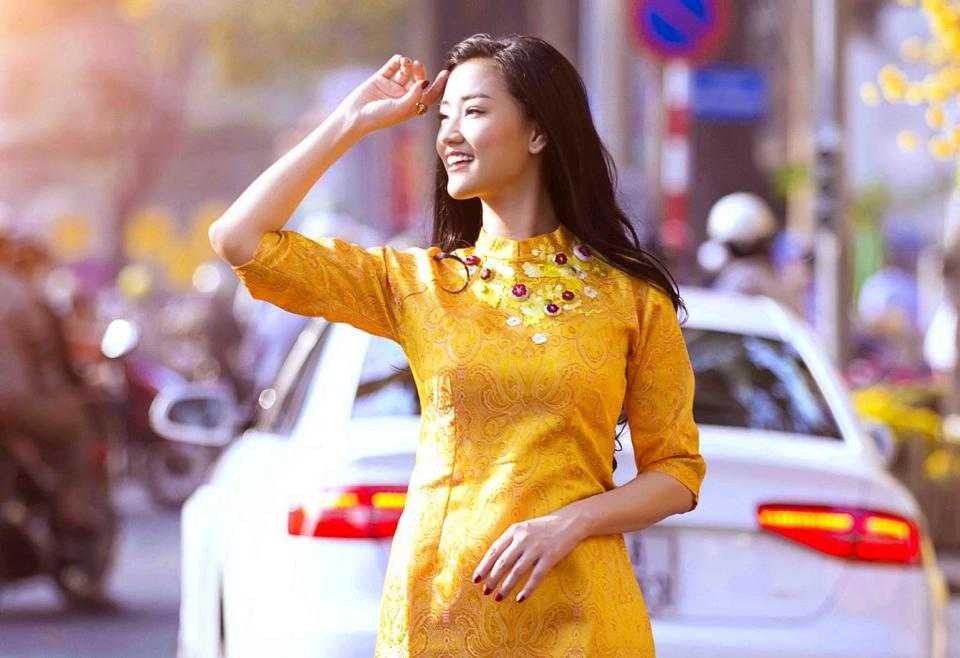 Tức mắt nhìn Phi Thanh Vân ham hố khoe dáng