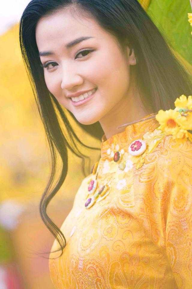 Tức mắt nhìn Phi Thanh Vân ham hố khoe dáng