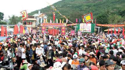 Li kì phiên chợ duy nhất trong năm, họp ngày mùng Một Tết 1