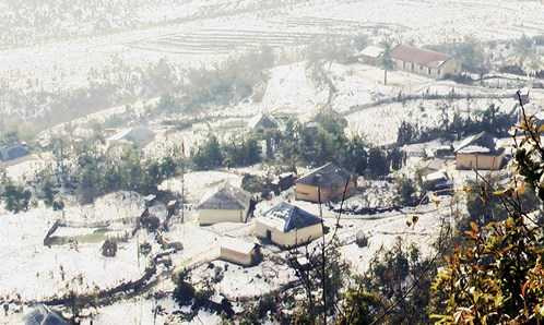 Bản Hà Nhì vẫn chìm trong tuyết 