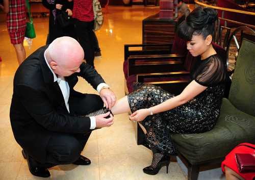 Những ông chồng lãng mạn bậc nhất Vbiz - 6