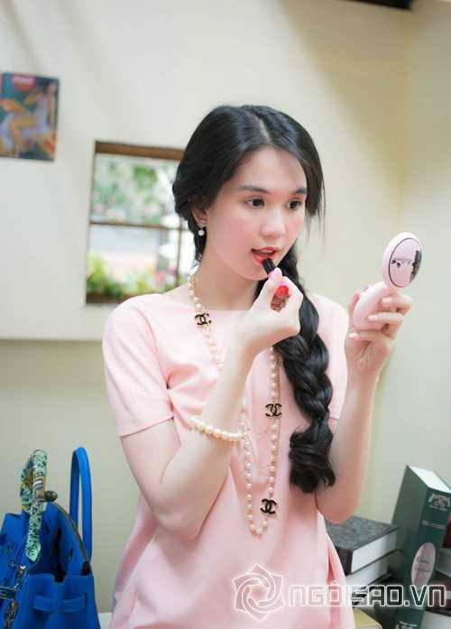 Ngọc Trinh được bạn trai tặng đồng hồ hơn 800 triệu nhân dịp Valentine | Người mẫu ngọc trinh,nữ hoàng nội t ngọc trinh,ngọc trinh được tặng đồng hồ giá trị