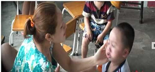 Bạo hành mầm non