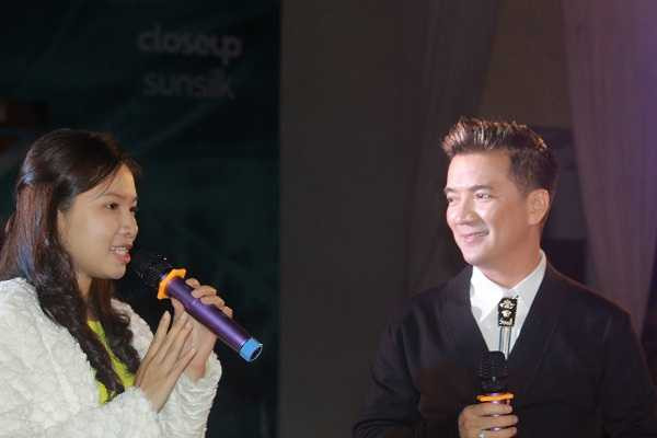 Hàng ngàn thí sinh đội mưa rét gặp Mr Đàm thi X-Factor