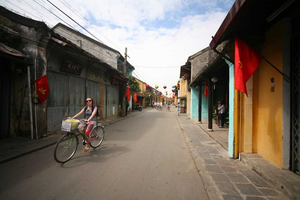 Hội An, công chức, đi xe đạp, phố cổ, hạn chế xe máy