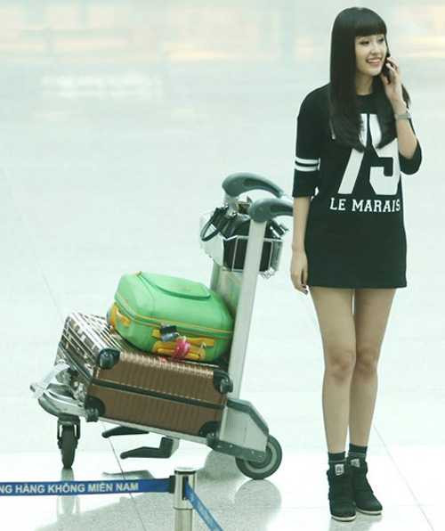 Mai Phương Thúy hút ánh nhìn trên phố - 1