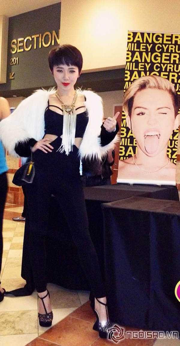 Tóc Tiên khoe lưng trần gợi cảm, đi xem show của Miley Cyrus | Tóc Tiên,Miley Cyrus,Tóc Tiên xem show của Miley Cyrus,thời trang của Tóc Tiên