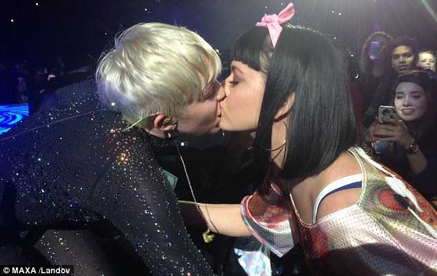 Miley Cyrus - Katy Perry