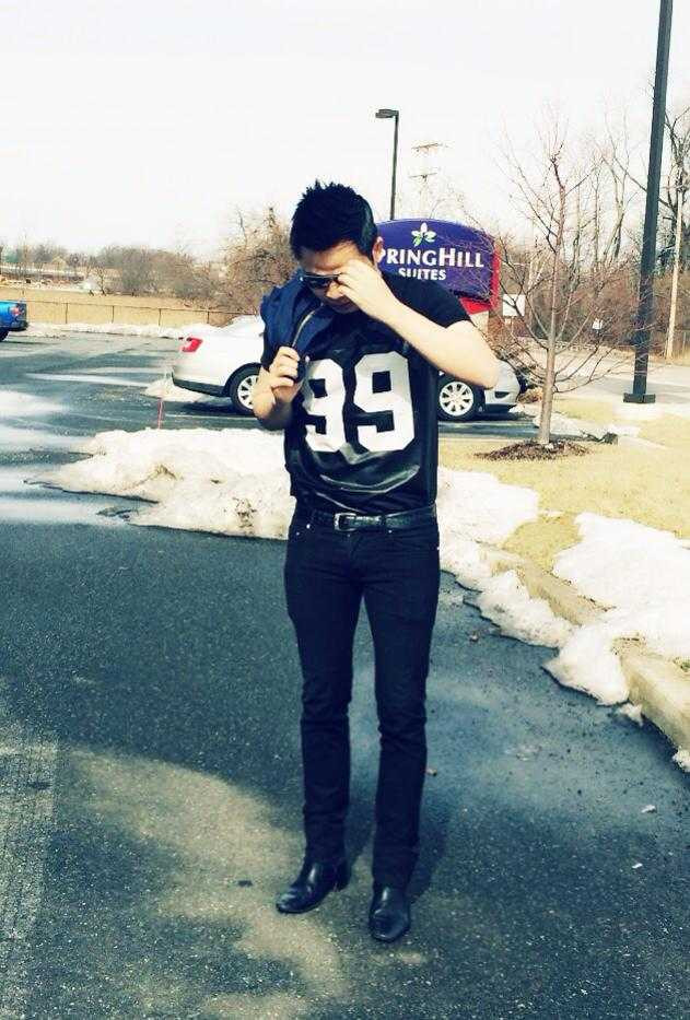 Ngọc Trinh diện croptop khoe eo thon sexy tại Mỹ