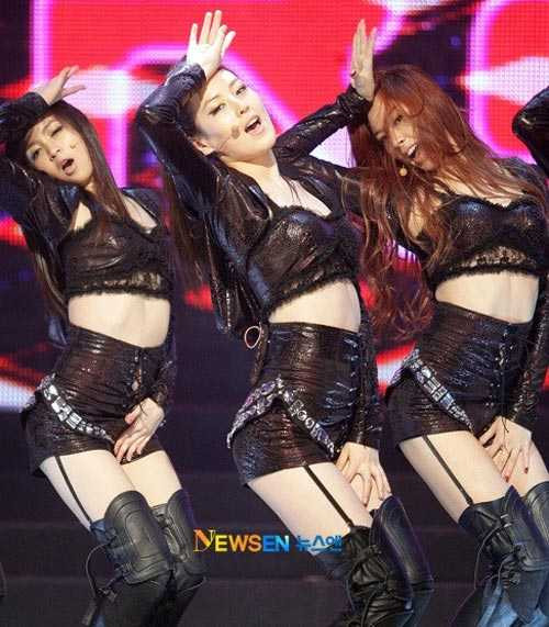 Buồn lòng khi sao Hàn sa lầy phong cách sexy - 1