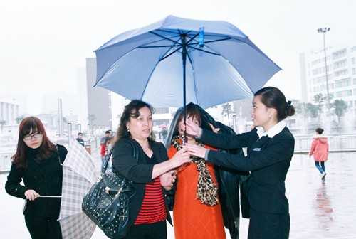 Khách hàng được chăm sóc đặc biệt tại Vincom Mega Mall Times City