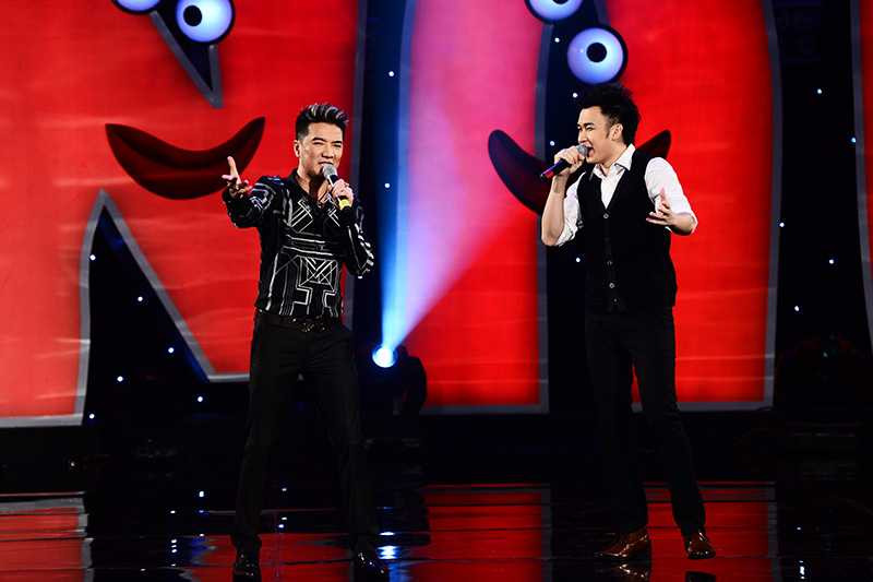 Đàm Vĩnh Hưng nổi bật với áo lạ mắt