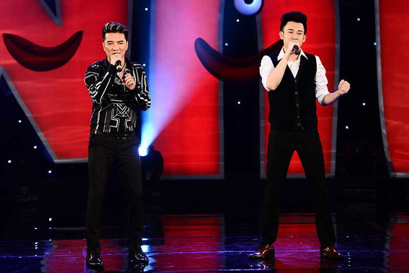 Đàm Vĩnh Hưng nổi bật với áo lạ mắt