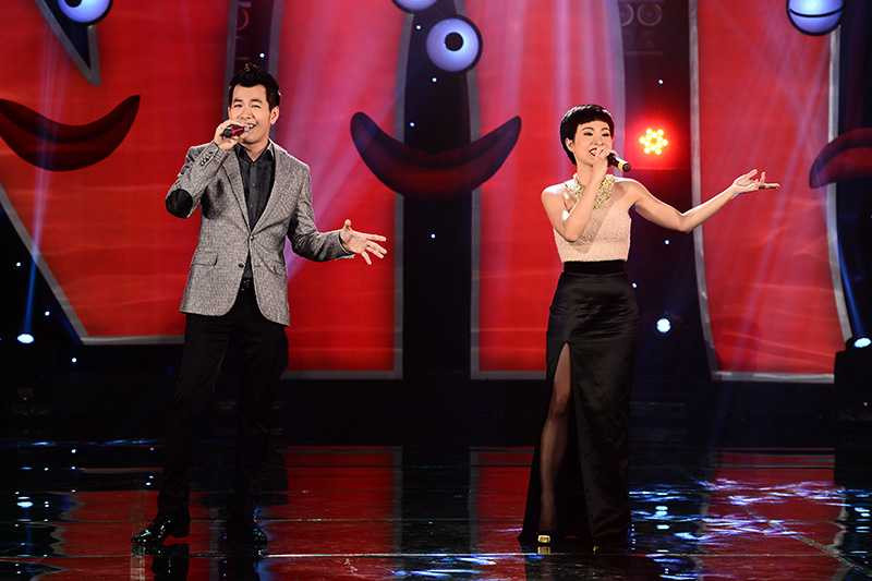 Đàm Vĩnh Hưng nổi bật với áo lạ mắt