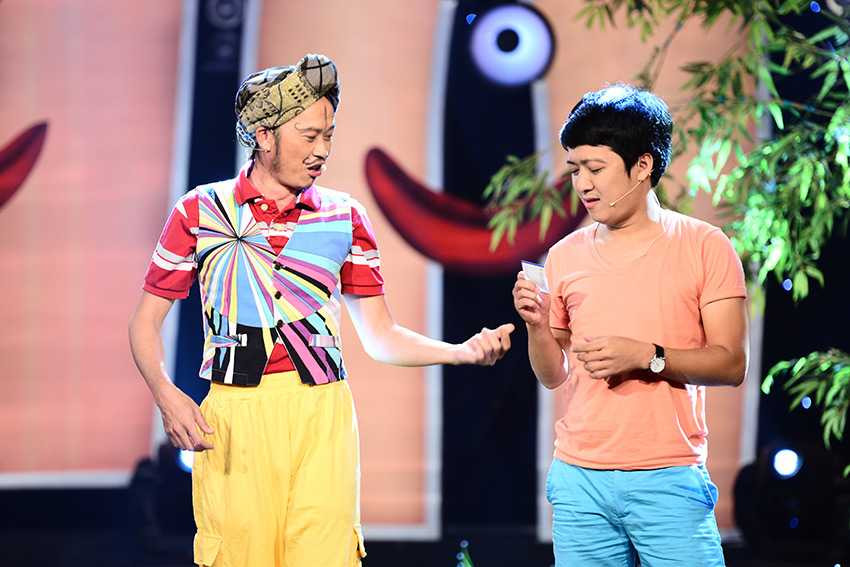 Hoài Linh biến trai thẳng thành... cong