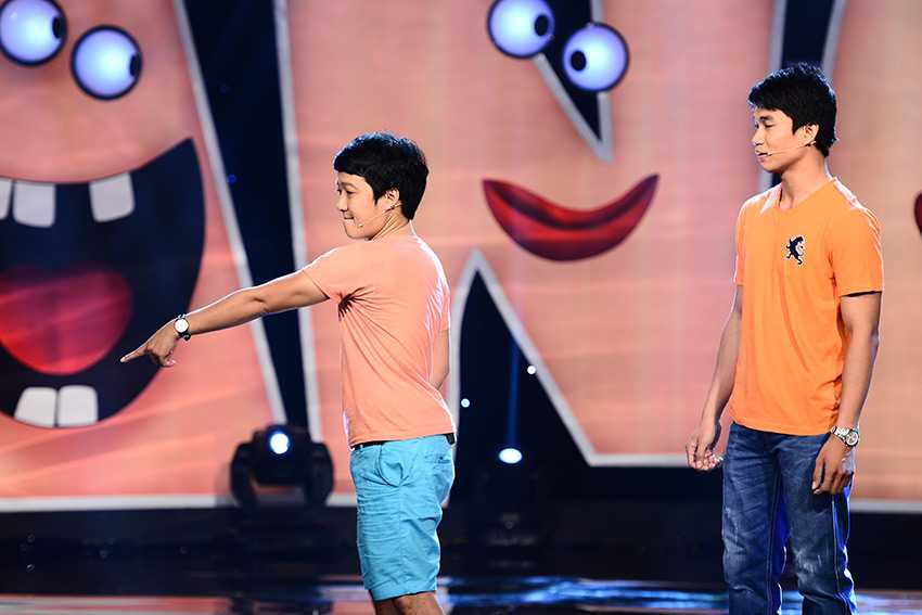 Hoài Linh biến trai thẳng thành... cong