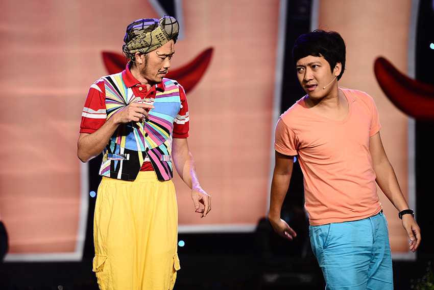 Hoài Linh biến trai thẳng thành... cong