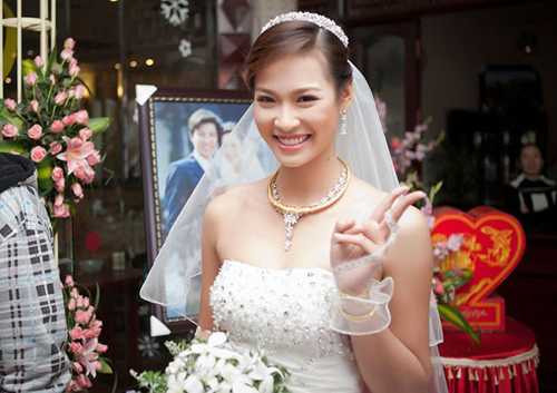 Những ông chồng 'trên trời rơi bộp xuống' của mỹ nhân Việt | Hoa hậu diễm hương,diễm hương có chồng,hồ ngọc hà,lý nhã kỳ,vương thu phương