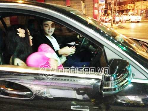 Phi Thanh Vân được hot boy hôn đắm đuối và chở đi hát bằng xế Mer | Phi Thanh Vân,Anthony Trần,Phi Thanh Vân được hot boy hôn đắm đuối và chở đi hát bằng xế Mer