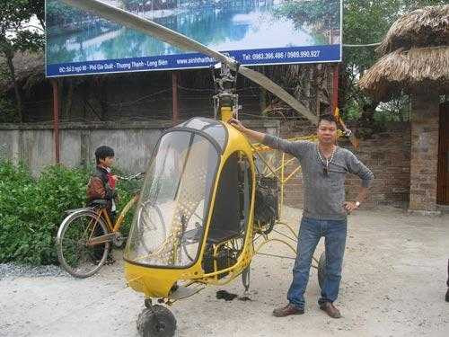 Anh Nguyễn Văn Thắng và chiếc trực thăng của mình