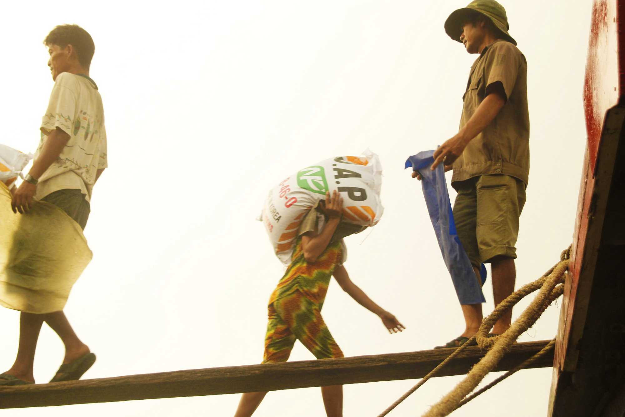 Những phụ nữ làm công việc của đàn ông ở Sài Gòn (4)