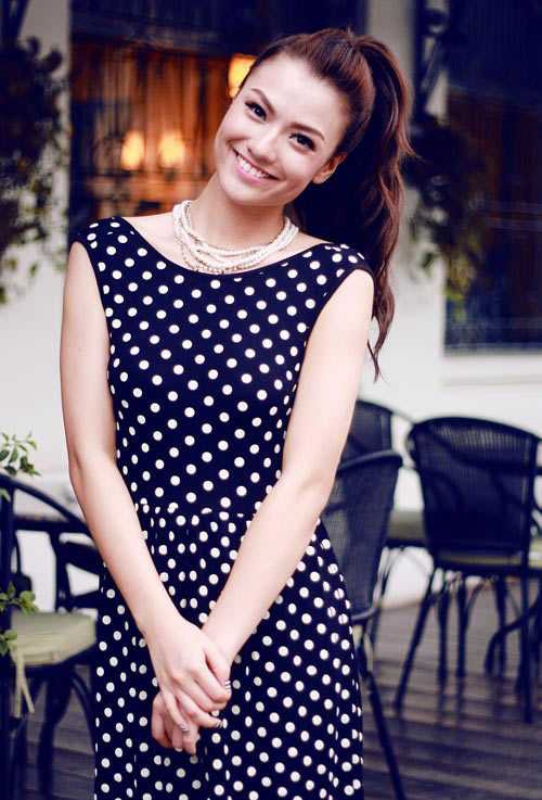 Soi nhà 'đỏ rực' của mẫu xinh Hồng Quế - 1