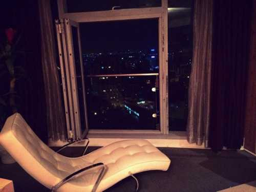 Soi nhà 'đỏ rực' của mẫu xinh Hồng Quế - 6