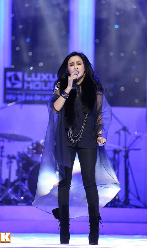 Mỹ Tâm hát sai lời loạn xạ trên sân khấu - 5