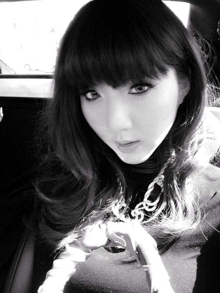 Ngọc Quyên đẹp hút mắt đi ăn với chồng ngày 8/3