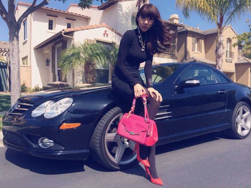 Ngọc Quyên đẹp hút mắt đi ăn với chồng ngày 8/3