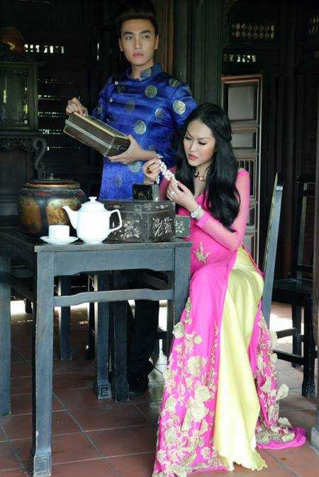 Phi Thanh Vân dịu dàng e ấp bên phi công trẻ