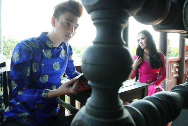 Phi Thanh Vân dịu dàng e ấp bên phi công trẻ