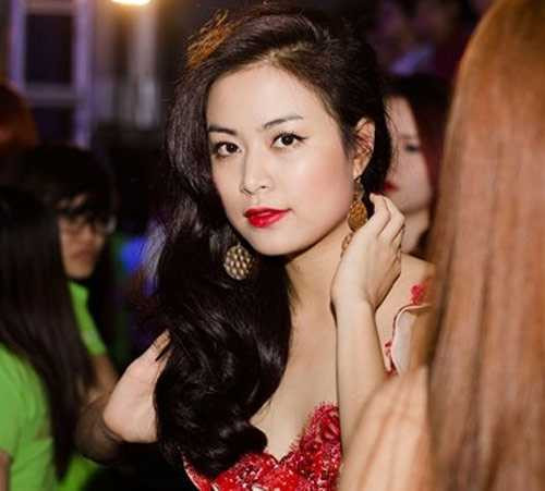 Đôi môi khêu gợi của Hoàng Thùy Linh - 6