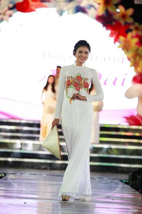 Đột nhập hậu trường 'tút tát' của Lâm Chi Khanh - 16