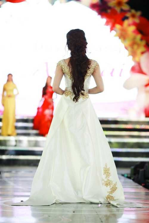 Đột nhập hậu trường 'tút tát' của Lâm Chi Khanh - 9