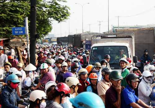 5 xe cuốn vào gầm, Quốc lộ 1A, TP. Hồ Chí Minh, 3 người bị thương