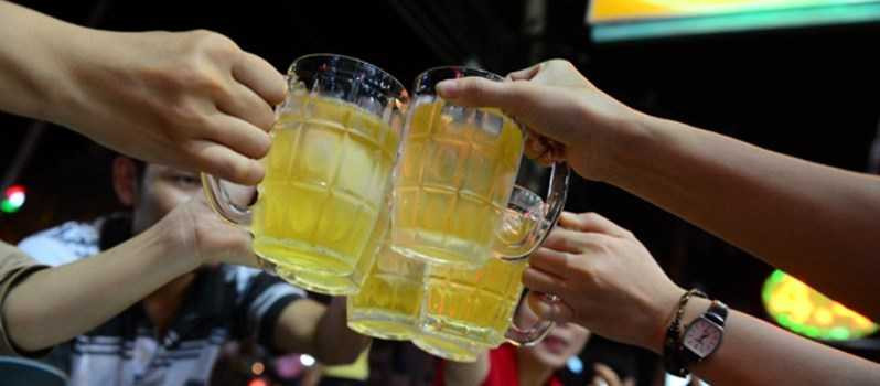 Người uống rượu bia sống lâu hơn người không uống