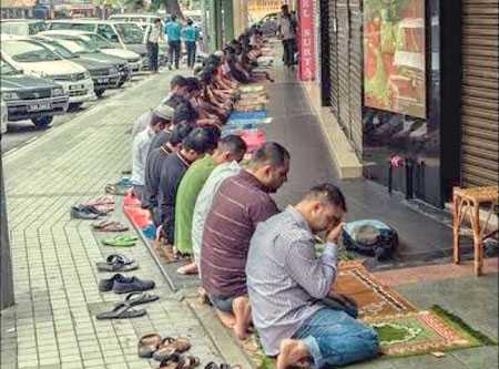 Người dân Malaysia cầu nguyện cho những hành khách trên chuyến bay mất tích