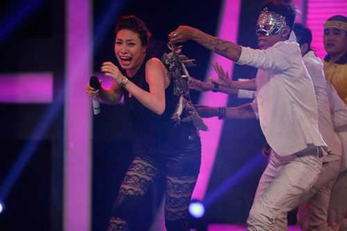 10 hot girl 'méo mặt' vì rắn, ếch - 12