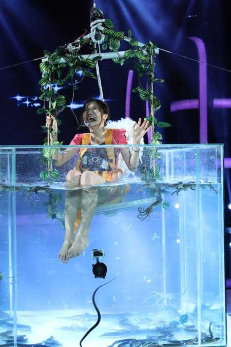 10 hot girl 'méo mặt' vì rắn, ếch - 14