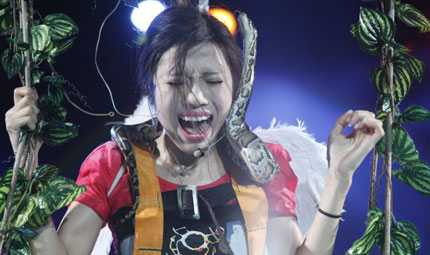 10 hot girl 'méo mặt' vì rắn, ếch - 7