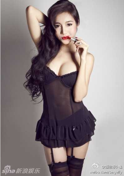 Loạt ảnh nóng bỏng của Elly xuất hiện trên báo Trung Quốc